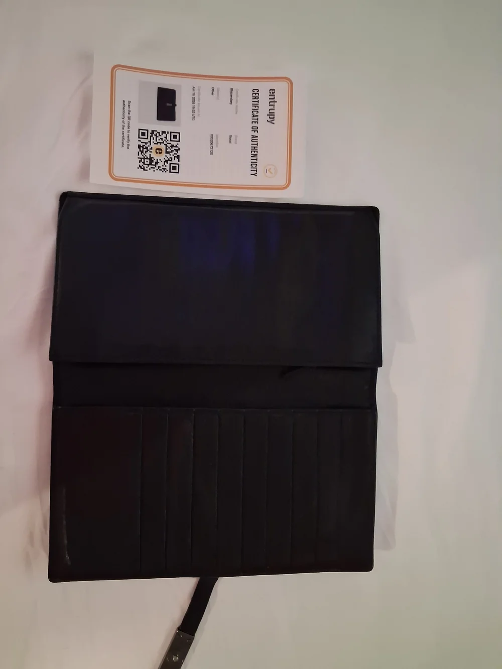 Gucci Black Wallet w/ Metal Logo Tab, Strap Closure, Card Slots, Entrupy COA